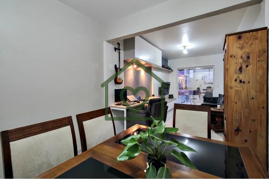 Imagem Este NÃO É um apartamento comum. Em um prédio de construção tradicional e sólida na Av. Otto N...