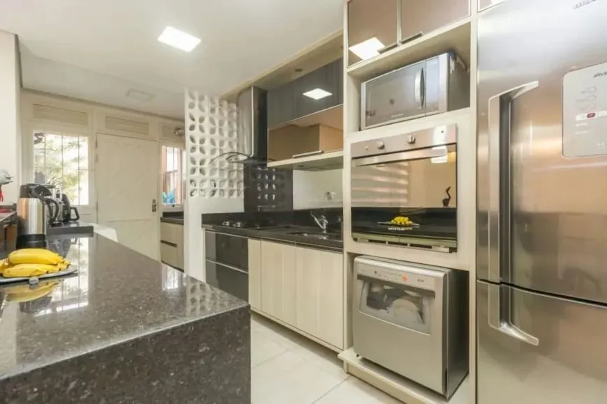 Imagem Casa Seminova 3 Dorm com Pátio e 4 Vagas no Jardim Planalto