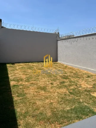 Imagem CA1813Linda casa com 2 quartos sendo 1 suíte localizada no Setor dos Bandeirantes A casa possui - 2...