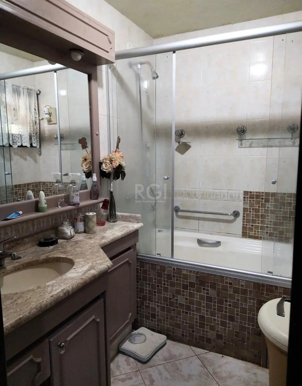 Imagem Sobrado para Venda - 295.24m², 3 dormitórios, sendo 3 suites, 2 vagas - Canela