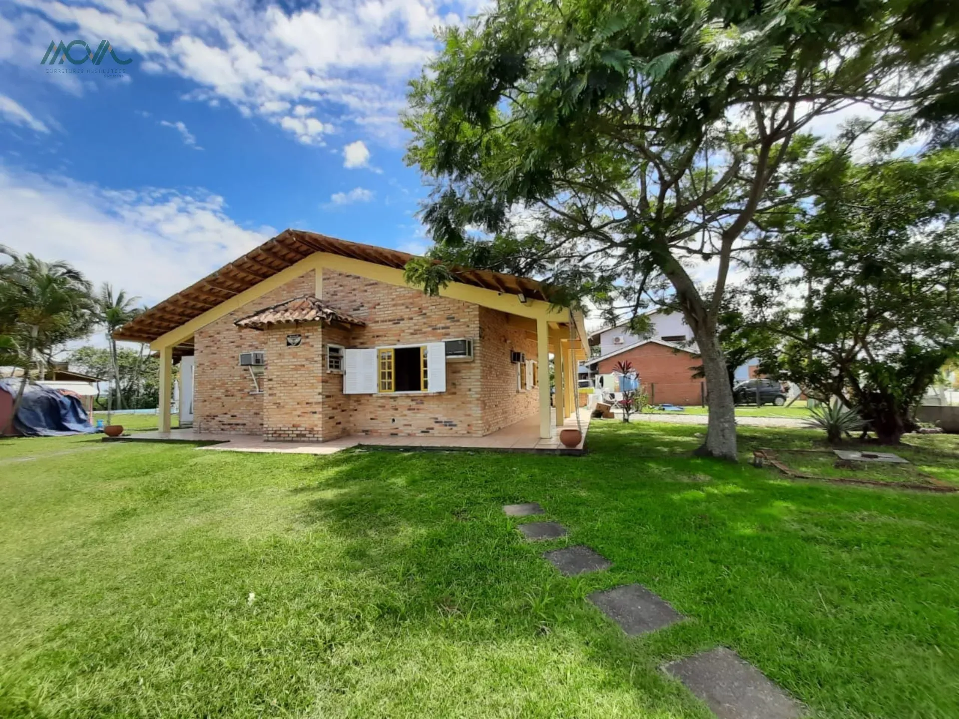 Imagem CASA PÉ NA AREIA EM ITAPOÁ - Incrível oportunidade, casa com uma vista deslumbrante para a Baía ...