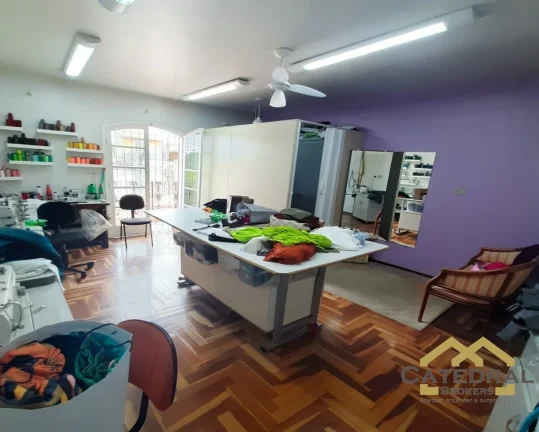 Imagem Sobrado de três dormitórios e amplo quintal na Vila Esperança em Jundiaí