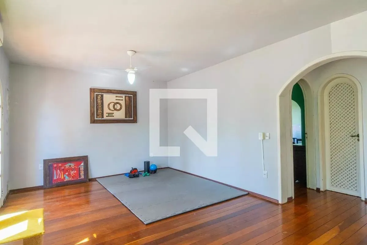 Imagem Casa á venda com 3 dormitórios no bairro Ipanema em Porto Alegre