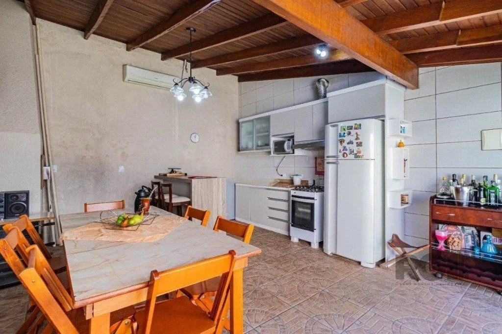 Imagem Casa de 3 dormitórios no bairro Cavalhada