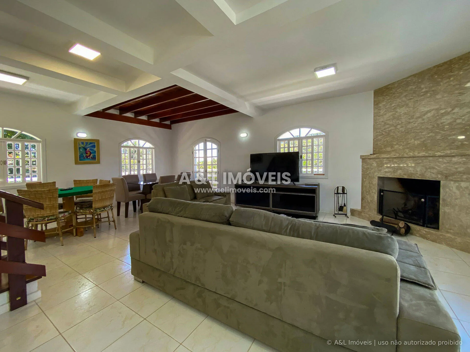 Imagem Casa no Condomínio Iporanga em Campos do Jordão, 5 dormitórios