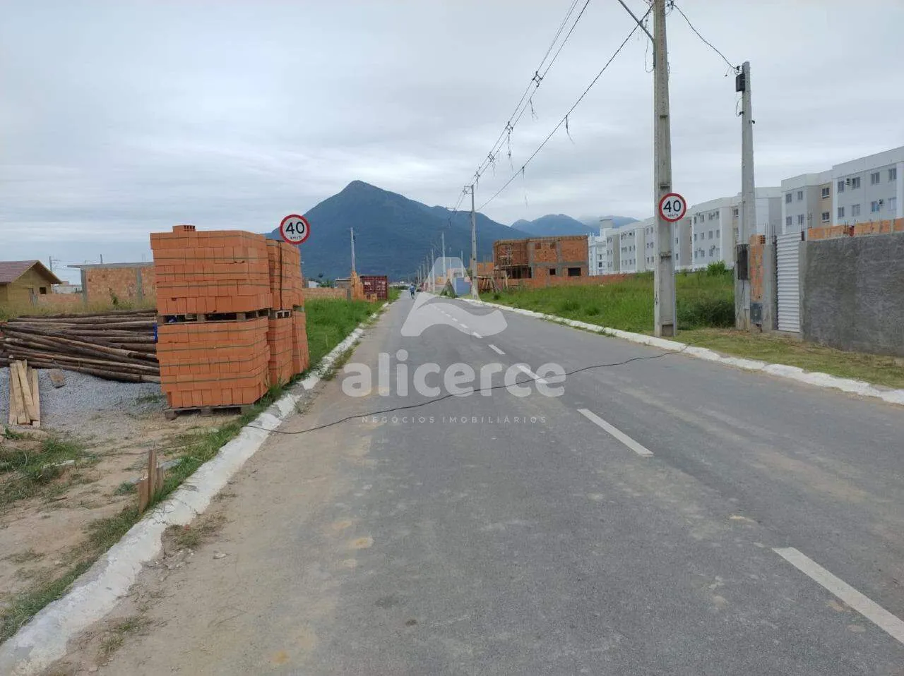 Imagem Linda Casa Geminada prontinha, com Acabamento Impecável! na Nova Palhoça