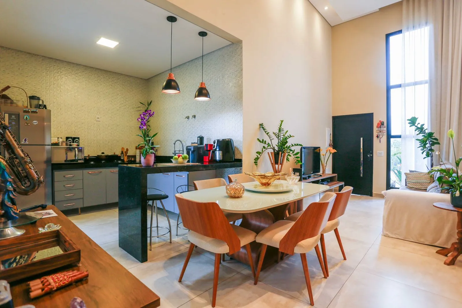 Imagem Casa em condomínio de luxo em Sorocaba-SP, Jardim Villagio Milano: 3 quartos, 3 suítes, 1 sala, 4 banheiros, 2 vagas, 132m². Venha conferir!