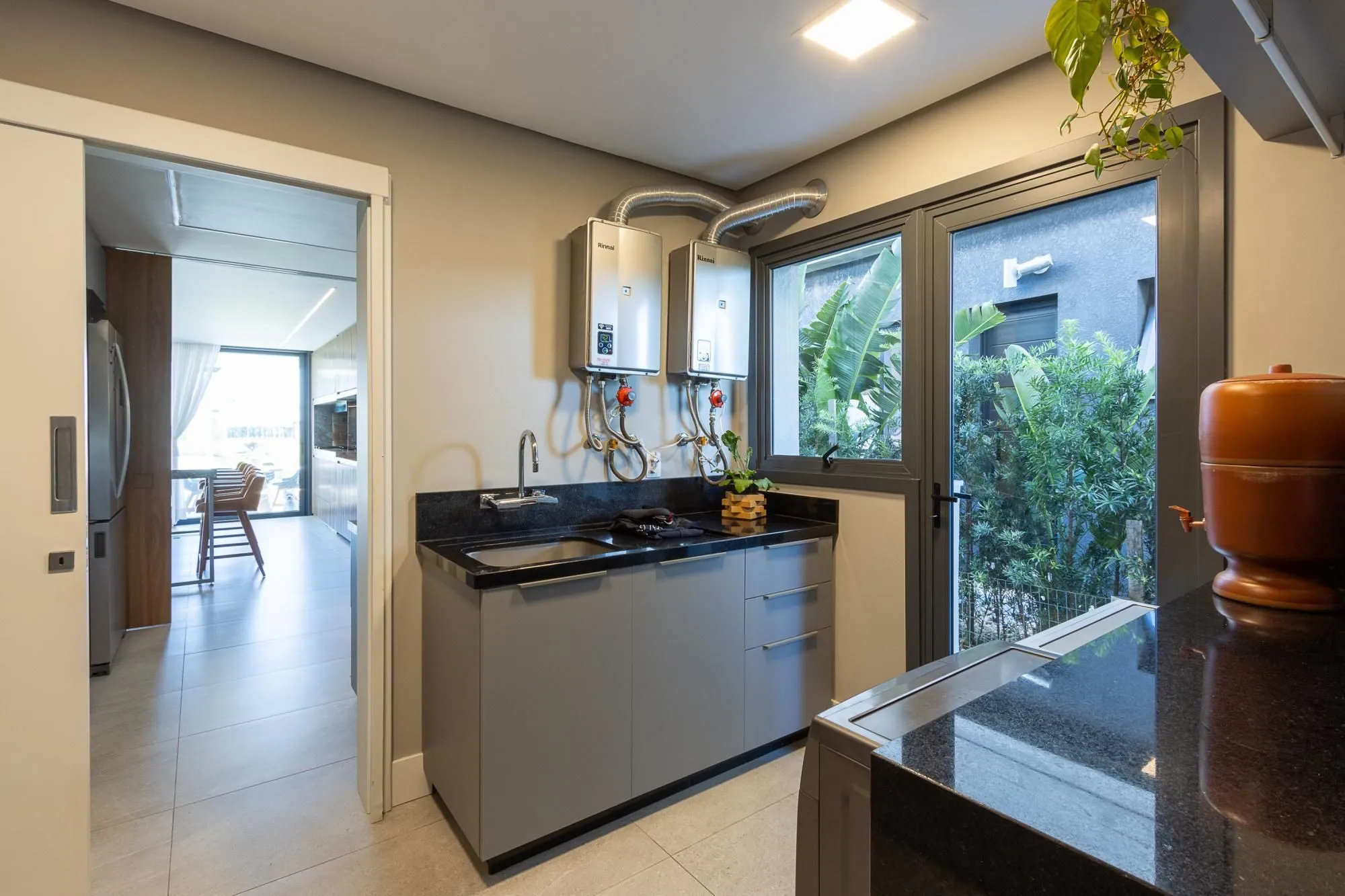 Imagem Casa em Condominio com 348m, 3 suites, 4 vagas de garagem em lote Molhado no Condominio Peninsula Ponta da Figueira.
