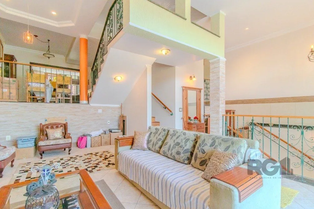 Imagem Linda casa de 04 dormitórios com vista livre no Bairro Teresópolis