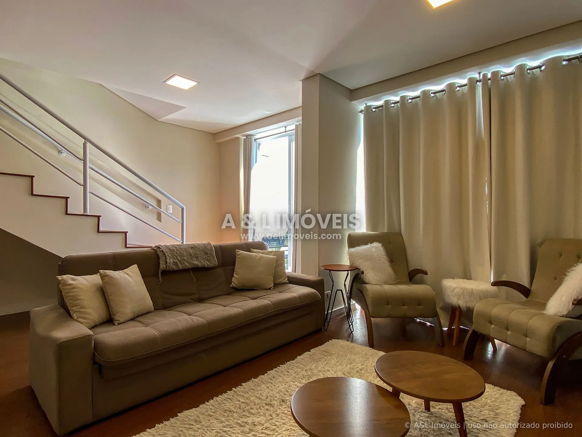 Imagem Duplex com 2 suítes e varanda no Capivari, Campos do Jordão