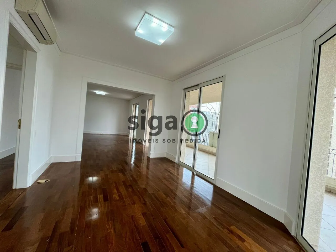 Imagem Apartamento de 260m2, com 4 suítes e 4 vagas no coração do Panamby