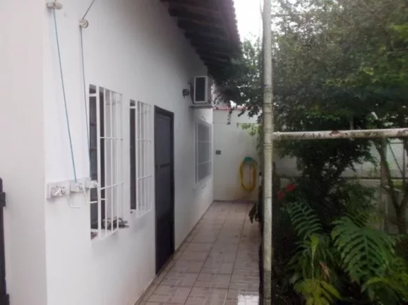 Imagem CASA COM 4 DORMITORIOS (1 SUITES)