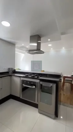 Imagem OPORTUNIDADE no Uberaba - Sobrado com suíte, ático e 3 vagas