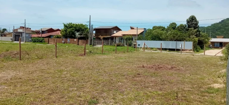 Imagem Terreno à venda em Garopaba-SC, bairro Encantada, 361,35 m² de área - Oportunidade!