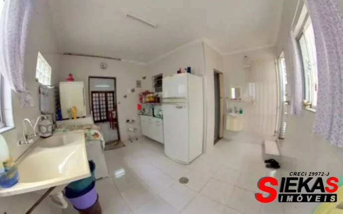 Imagem Imóvel de alto padrão com 3 quartos, 1 suite e 4 vagas de garagem no bairro Carrão, São Paulo-SP.