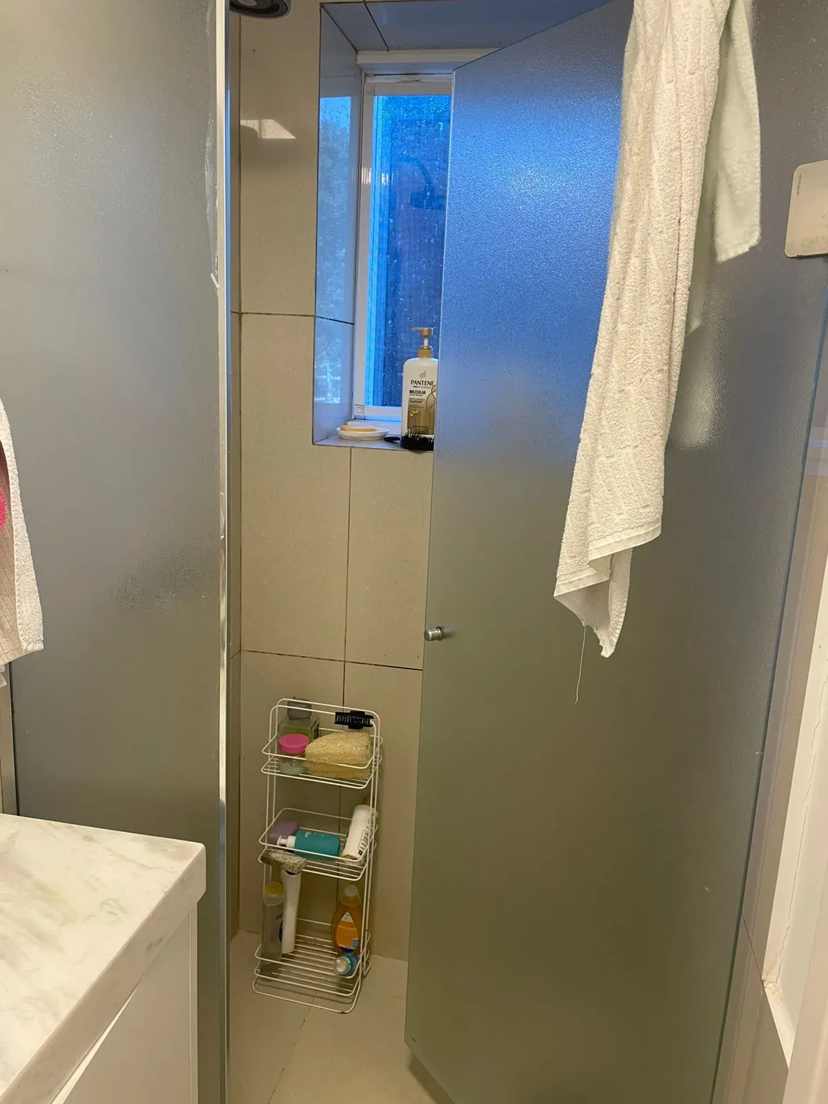 Imagem Apartamento à VENDA, com ótima planta de 137 m² privativos, 3 SUÍTES, 2 vagas, em um condominio com INFRAESTRUTURA DE RESORT, bairro RIO BRANCO.