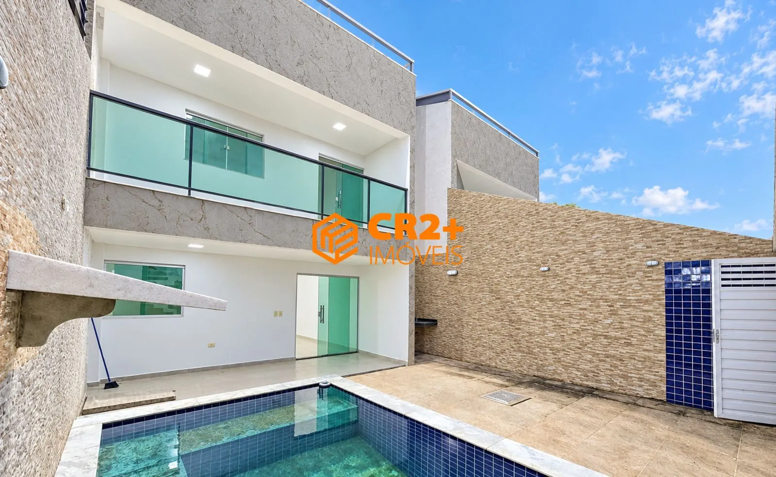 Foto do imóvel SOBRADO TRIPLEX À VENDA EM TAMANDARÉ - 4 SUÍTES, PISCINA E 1 VAGA em Rua Cinquenta, 48 - Tamandaré, Tamandaré - PE
