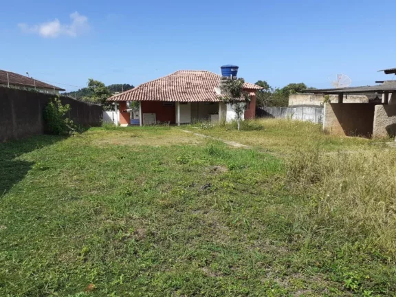 Imagem Casa linear composta de 2 quartos sendo uma suíte sala ampla 3 vagas de garagem em bairro residencial a 5 minutos do centro de Guarapari