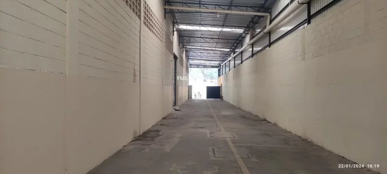 Imagem Galpão com 3600m² em Taboão da Serra - SP