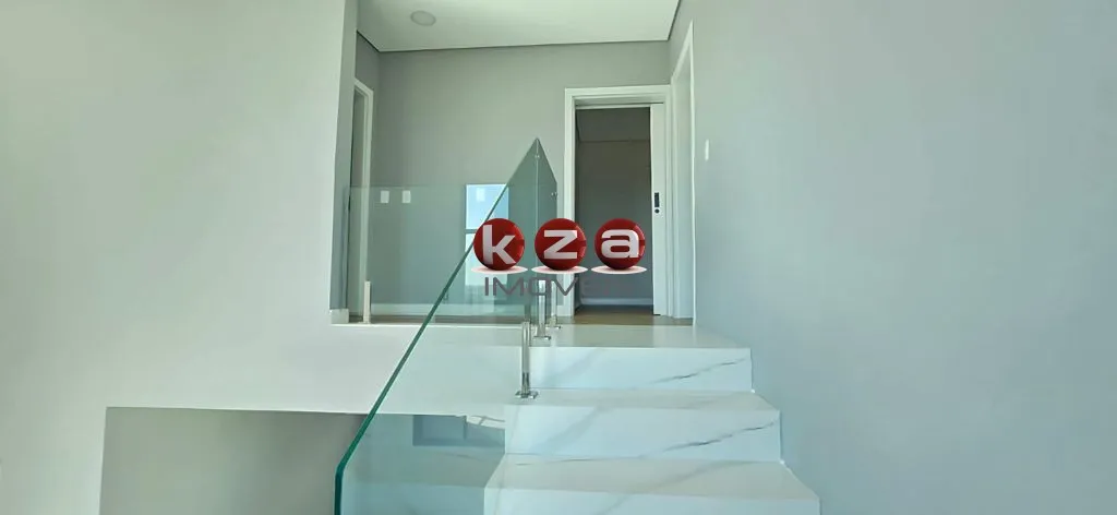 Imagem Belíssima casa a venda no condomínio Mont'Alcino em Valinhos-SP. 210 metros, 3 suítes, ampla sala, piscina, gourmet, 5 banheiros, 4 vagas,
