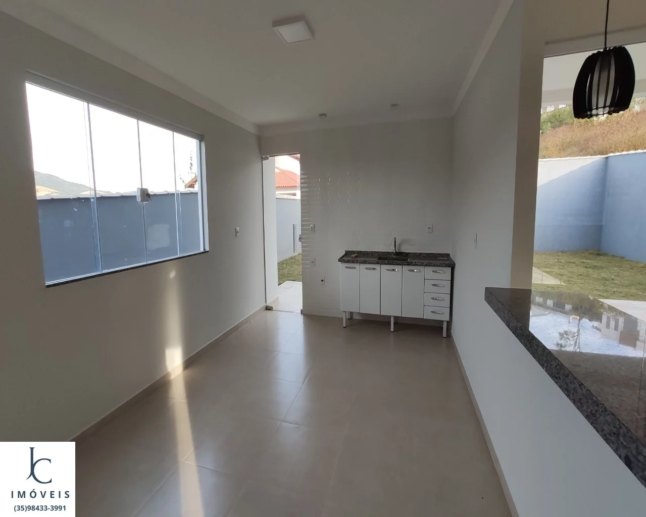 Imagem Casa à venda em condomínio horizontal fechado em São Lourenço MG. Portaria 24 h., bem localizado em bairro nobre.