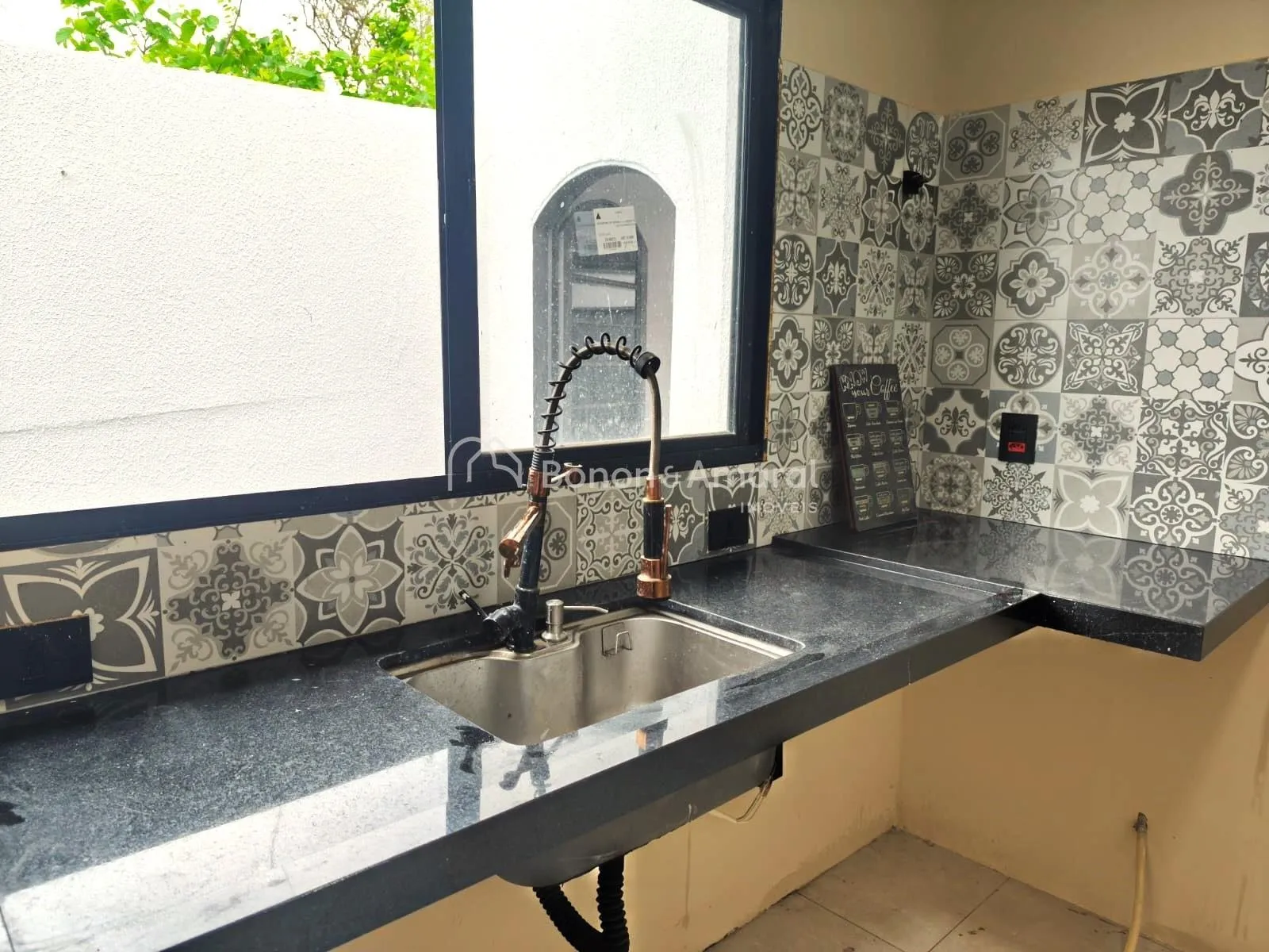 Imagem Casa Ampla com Duas Moradias Independentes, 4 Quartos, 6 Vagas e Quintal Espaçoso