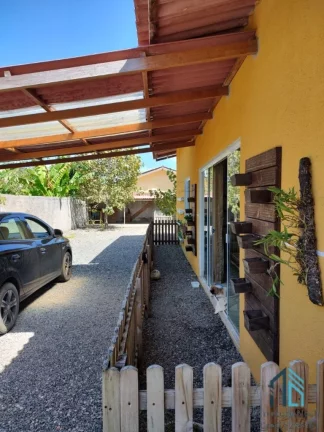 Imagem Casa a venda 03 quartos c/suíte, bem localizada em Guaratuba PR