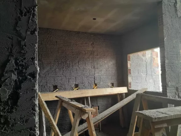 Imagem Casa em construção com 3 dormitórios sendo 1 suíte e 2 vagas de garagem em Palhoça/SC