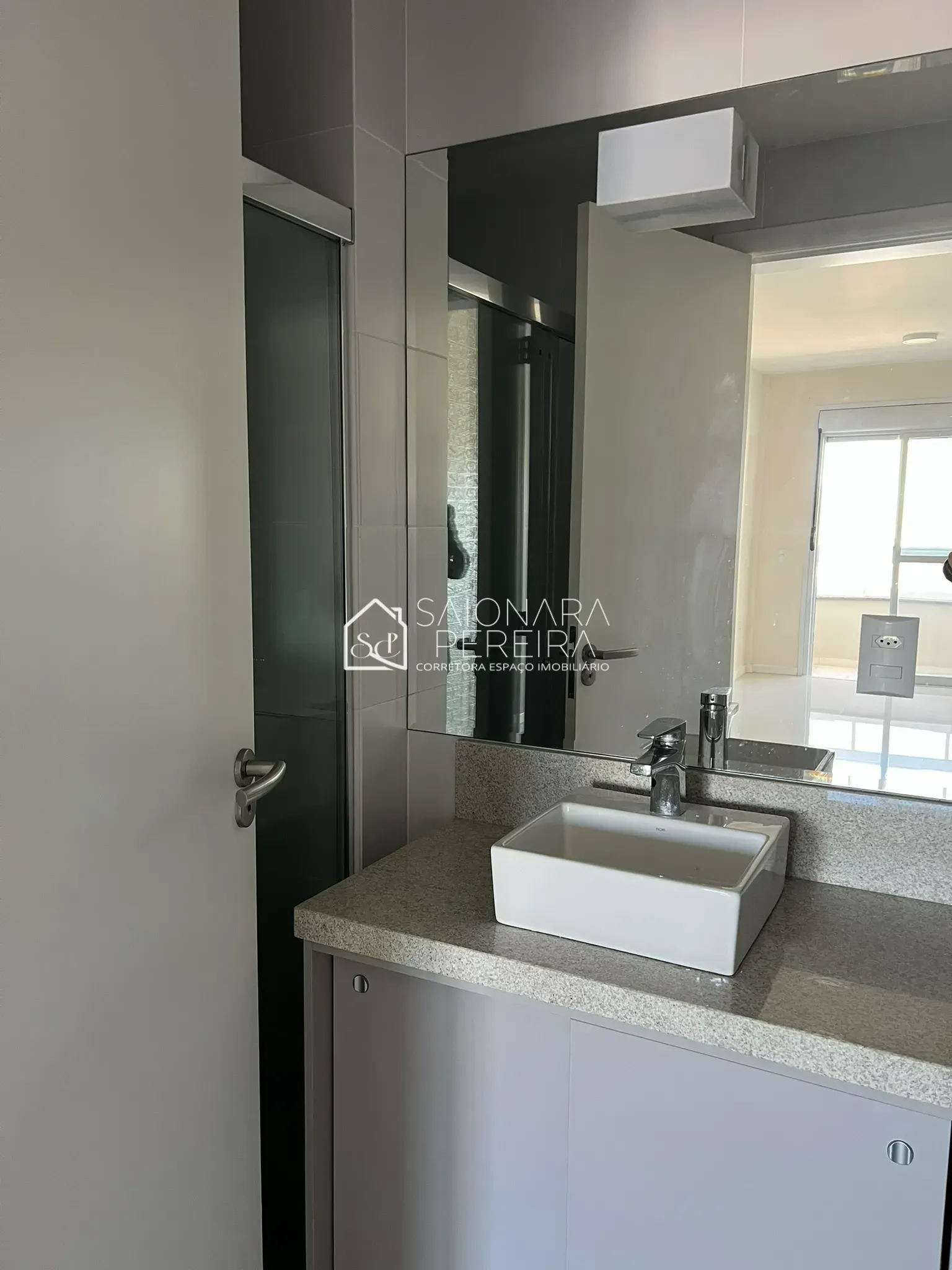 Imagem Apartamento com 2 dormitórios e suíte à venda no bairro Campinas, São José - SC