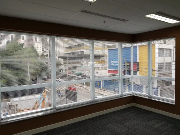 Imagem Conjunto comercial com 130m² na Vila Nova Conceição.