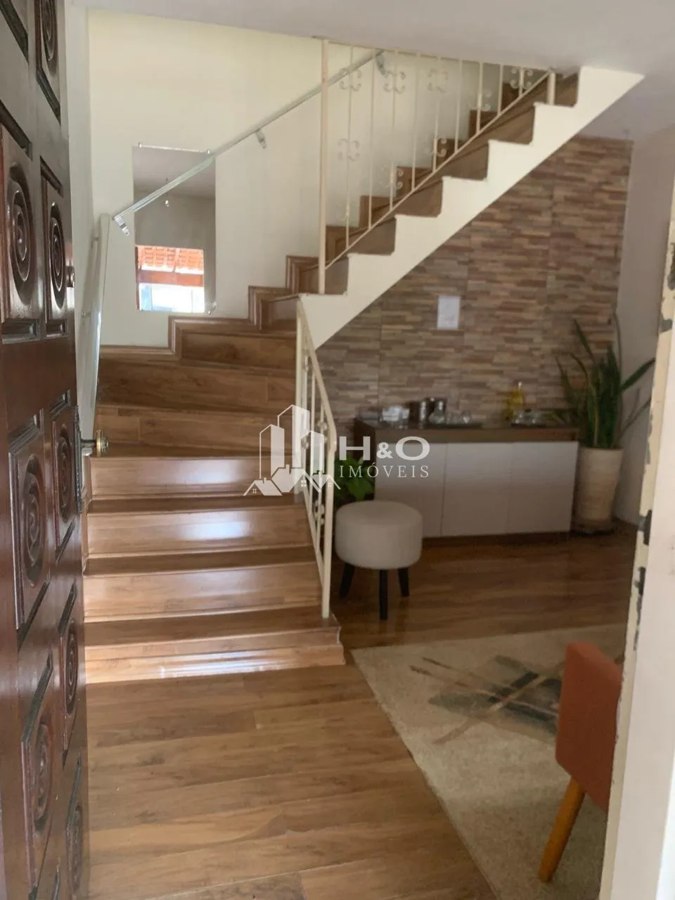 Imagem Sobrado à venda no bairro Jacuí com 100m², 3 dormitórios, quintal e 4 vagas de garagem