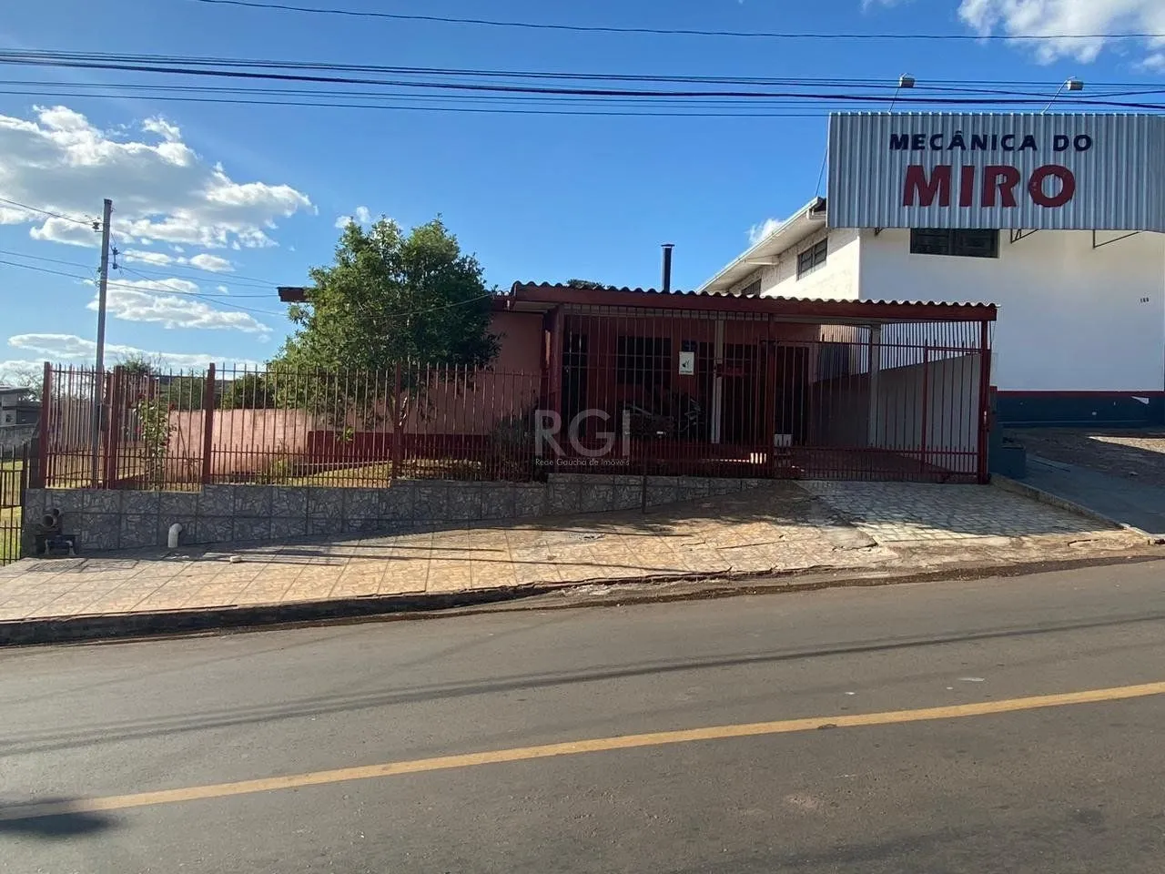 Imagem Casa com 3 quartos, 1 suíte, vaga, varanda, no bairro Hilda, Cruz Alta/RS