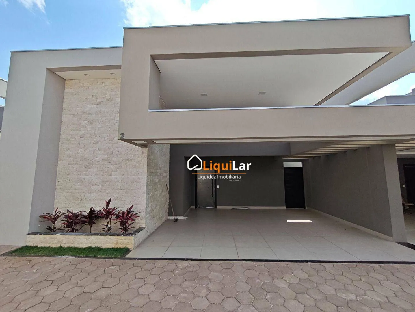 Foto do imóvel Casa térrea em condomínio fechado no Parque dos Poderes.