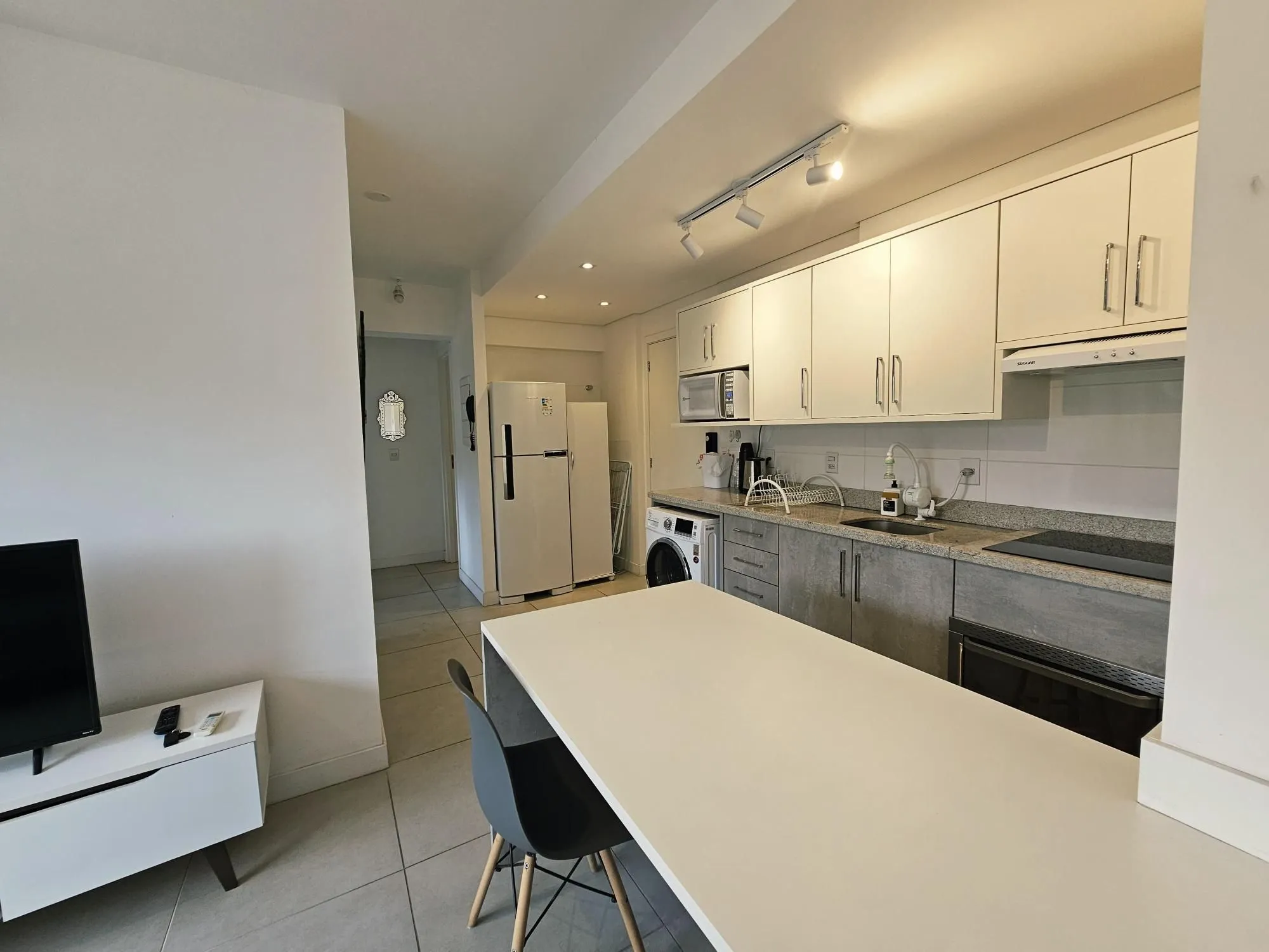 Imagem Apartamento mobiliado, 2 dormitórios, com vaga escriturada - Cidade Baixa