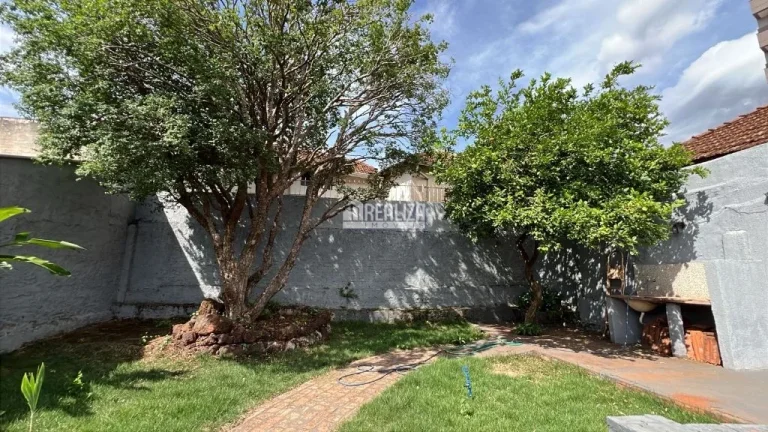 Imagem Encantadora casa de 4 dormitórios no bairro Estados Unidos em Uberaba