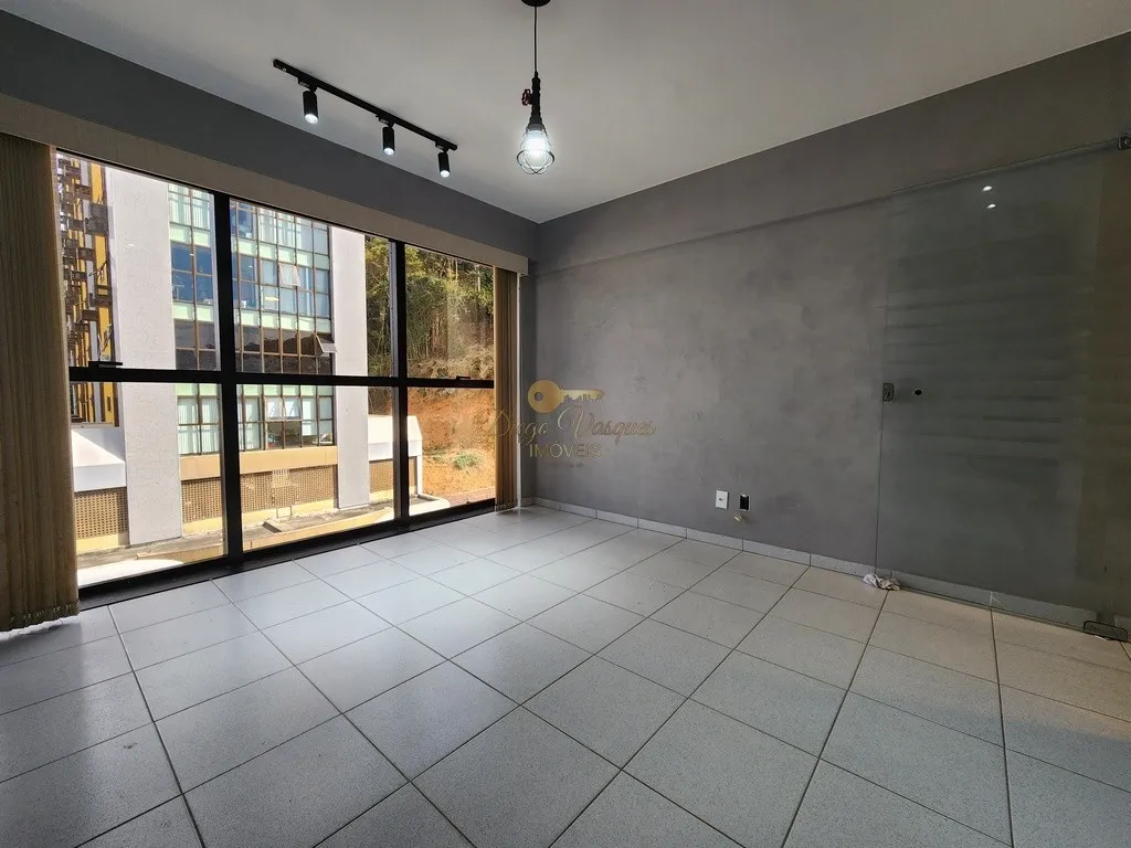 Imagem Sala Comercial para Locação em Teresópolis / RJ no bairro Várzea