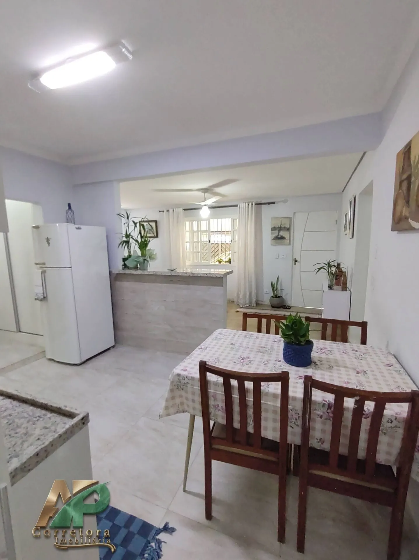 Imagem Casa à Venda em Taboão da Serra: 308m², 2 Vagas e Perto do Shopping