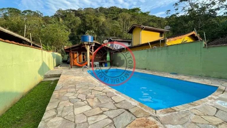 Imagem Casa Térrea, com 2 Quartos, Piscina, Área Gourmet, 3 vagas ,Acesso ao Rio ,Mobiliada