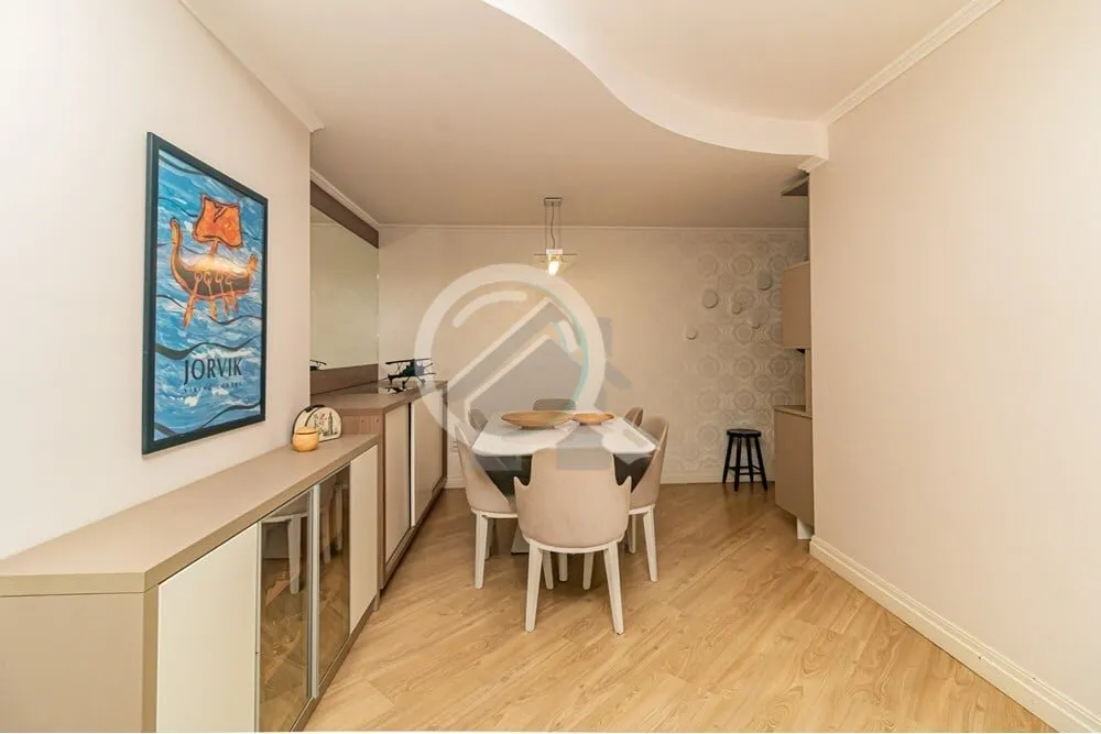 Imagem Apartamento amplo em andar alto com vista permanente e panorâmica da cidade, em rua arborizada e tr...