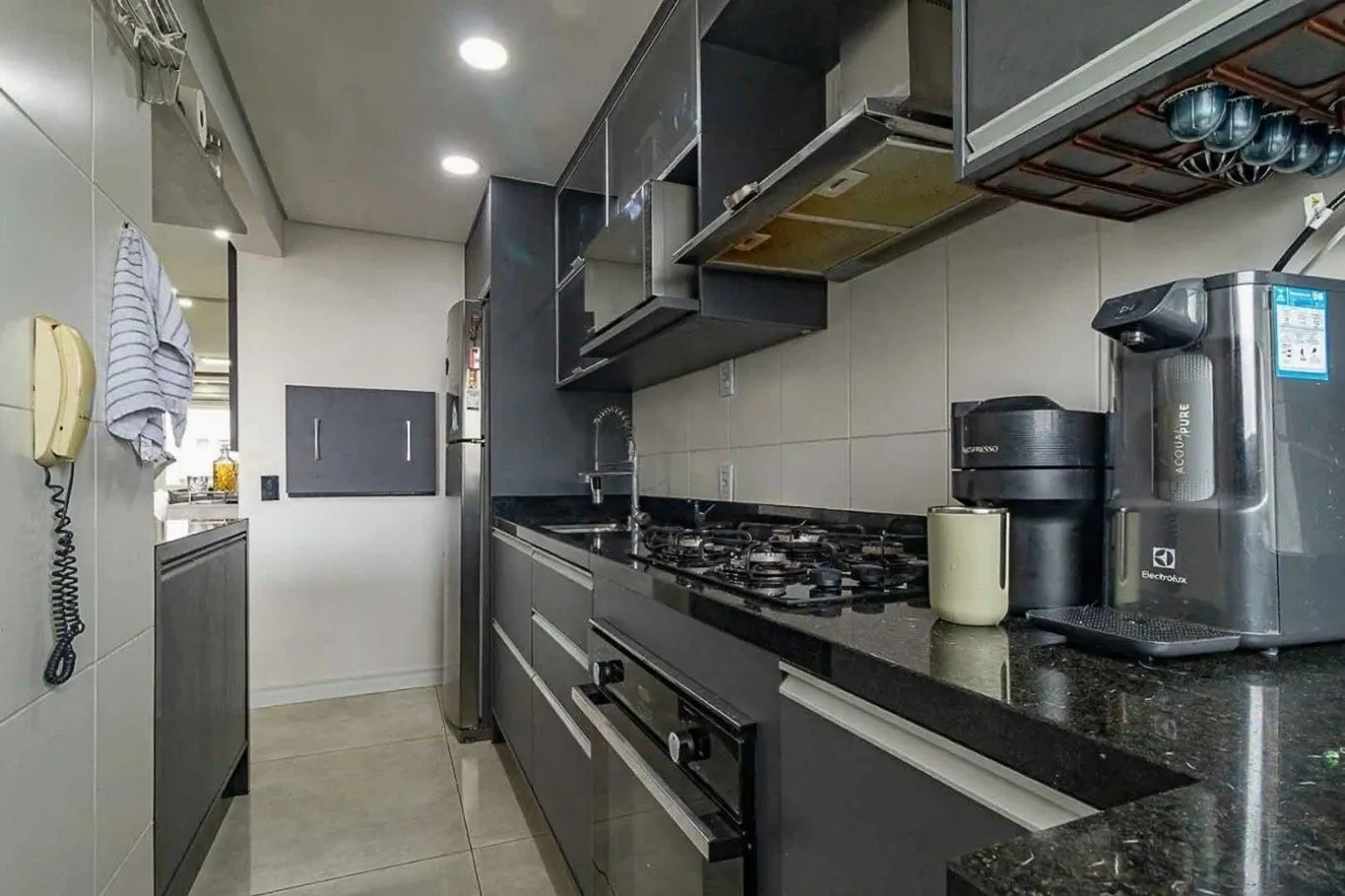 Imagem Vende-se apartamento com 2 quartos (1 suíte), 55m² e 2 vagas - Petrópolis