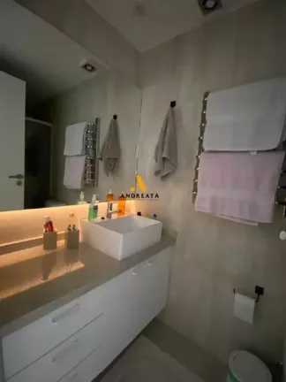 Imagem Barra da Tijuca - Alfa Barra - Vendo maravilhoso apto de 3qts - 1 suite - Totalmente reformado- R$1.500.000