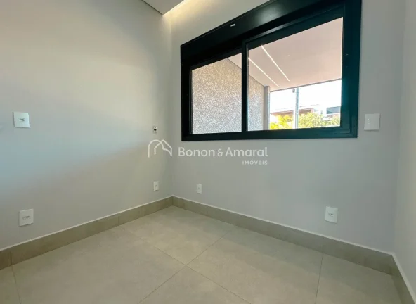 Imagem Casa térrea nova à venda com 3 quartos sendo 3 suítes, todas com armários planejados, ar condici...