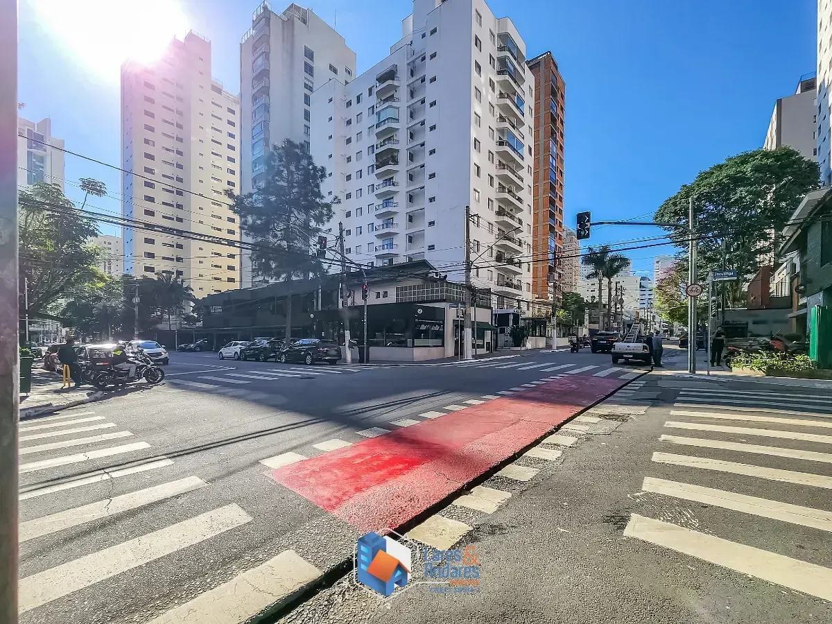 Imagem Conjunto comercial para venda em Vila Uberabinha, 675m²