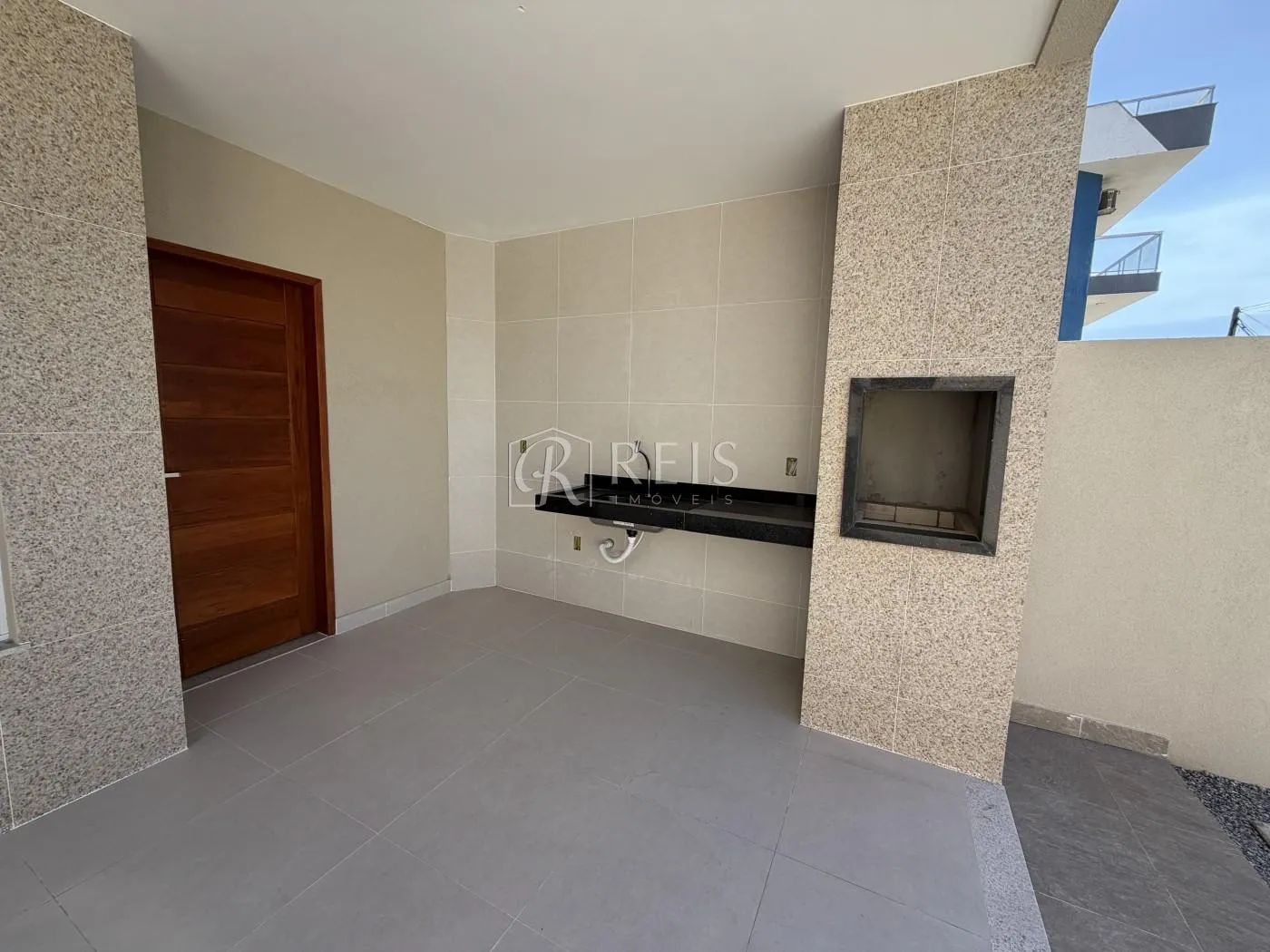 Imagem Casa para Venda em Rio das Ostras, Recreio, 4 dormitórios, 4 suítes, 6 banheiros, 2 vagas