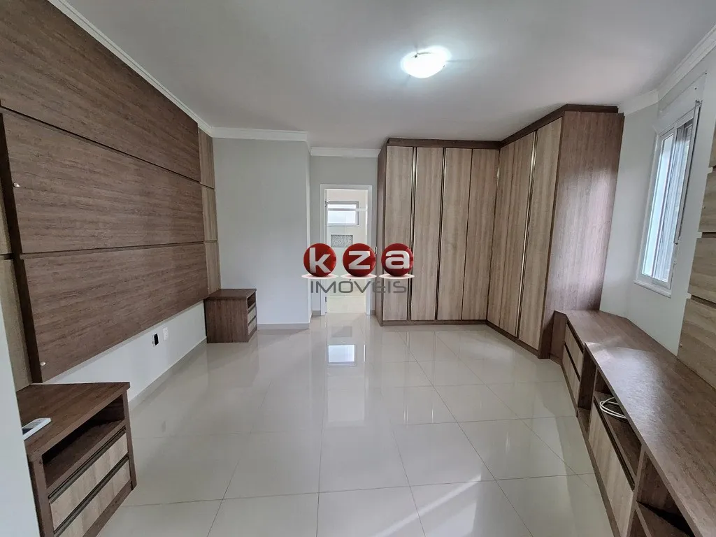 Imagem Casa em condomínio exclusivo em Valinhos-SP, 3 quartos, 3 suítes, 2 salas, 4 banheiros, 245,98 m² de área.