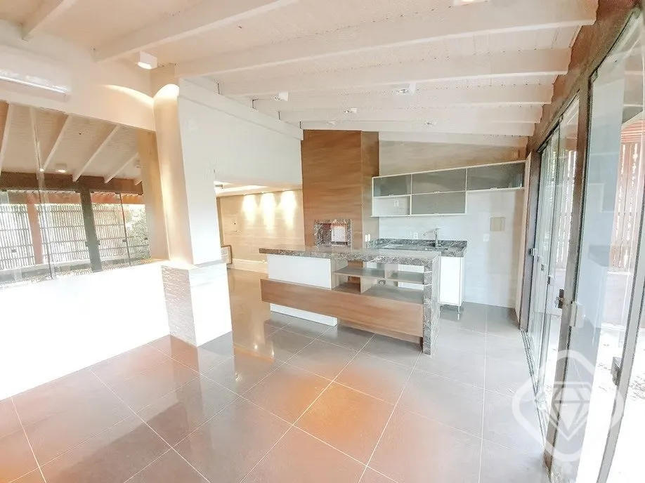 Imagem Casa em condomínio fechado à venda.

Ampla metragem, alto padrão construtivo e vista privilegiada...