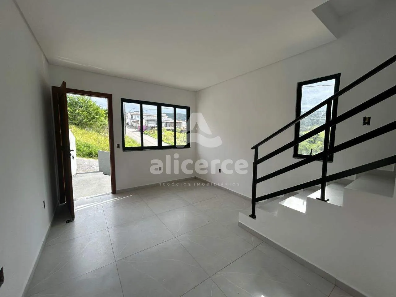 Imagem Sobrado à venda com 2 quartos , 47m² em Bela Vista Palhoça