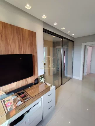 Imagem Apartamento de 110m² no Greenville, Salvador-BA: 2 quartos, 1 suíte, varanda gourmet com vista bosque. Reformado e finamente decorado.