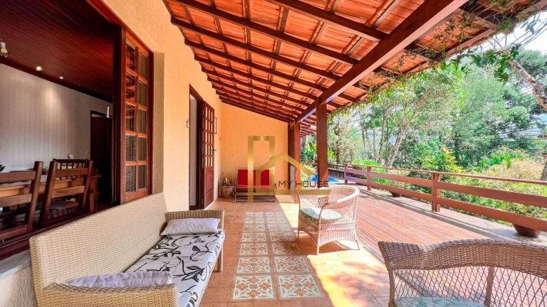 Imagem Casa linear com 3 quartos com suíte e terreno de 2.580 m² e Lazer privativo perto do centro de Teresópolis!
