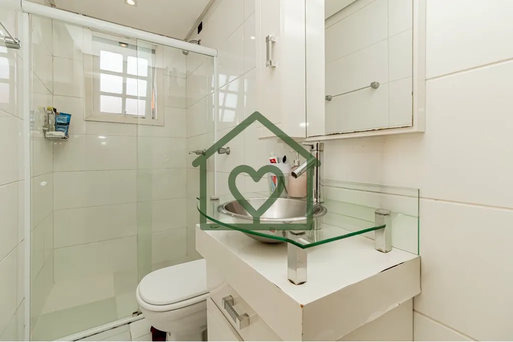 Imagem Apartamento reformado com 92m2 e vista panorâmica composto por três dormitórios sendo uma suíte ...